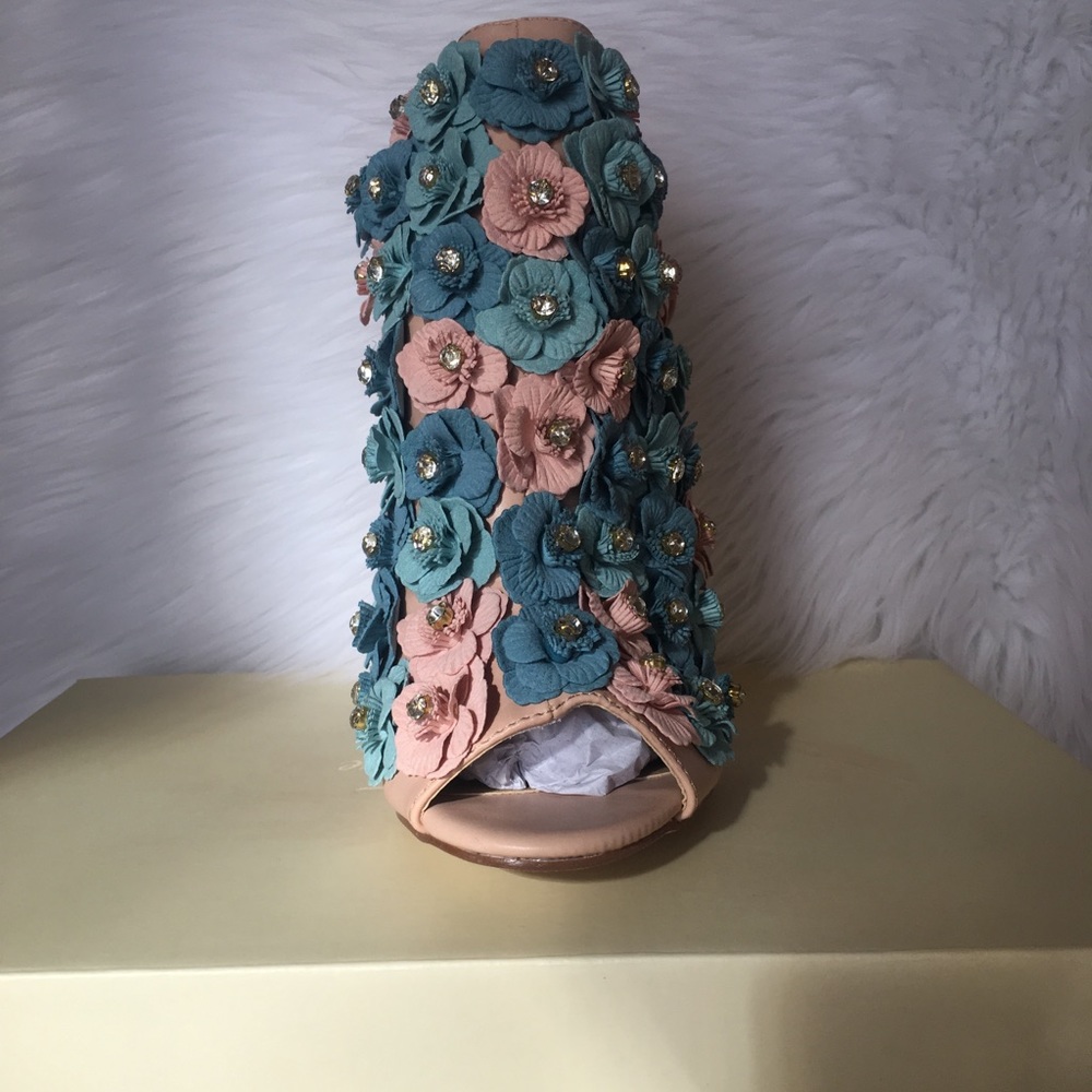 Tia heel 🌸 - Picture 5 of 8